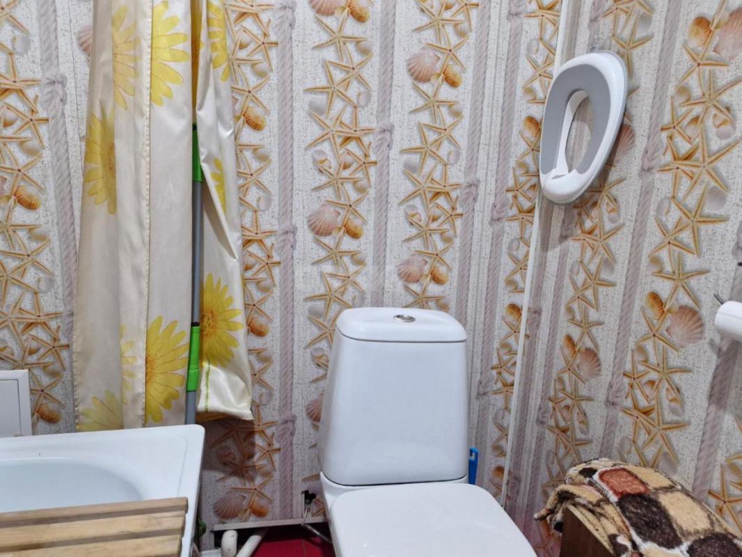 Продам 1 комнатную квартиру, состояние хорошее, высокие потолки (3.5 м). - Орск