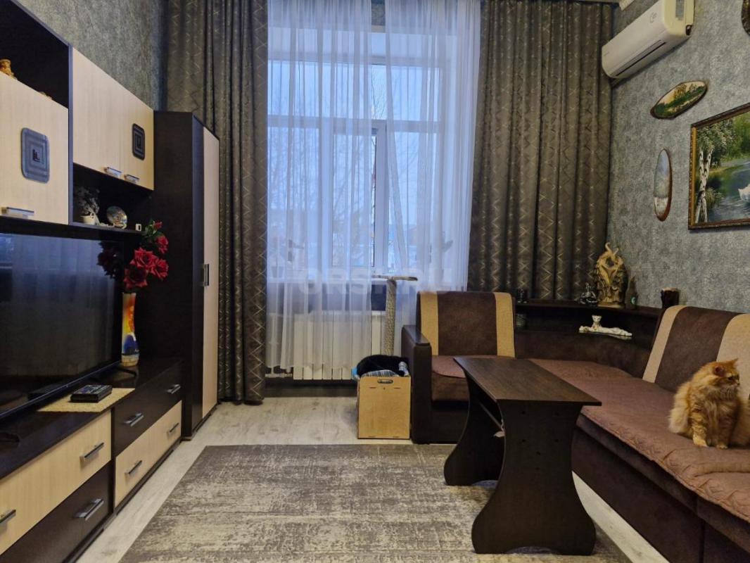 Продам 1 комнатную квартиру, состояние хорошее, высокие потолки (3.5 м). - Орск