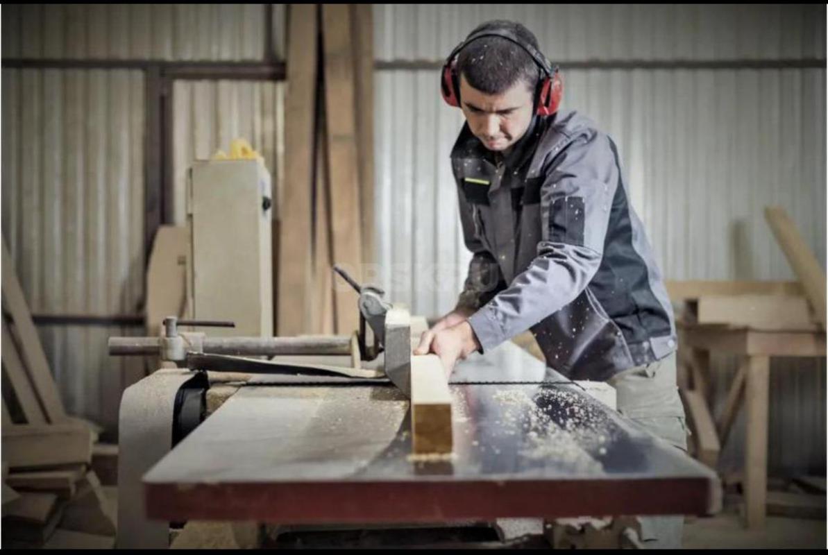 Вакансия Столяр-станочник. - Орск