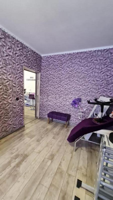 Готовый бизнес в центре города: студия маникюра с оборудованием и ремонтом! - Орск