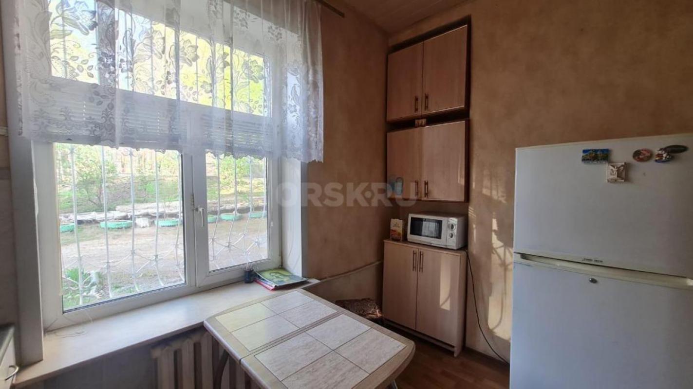 Сдам на длительный срок светлую 2-комнатную квартиру, расположенную на 1-м этаже двухэтажного дома п - Орск