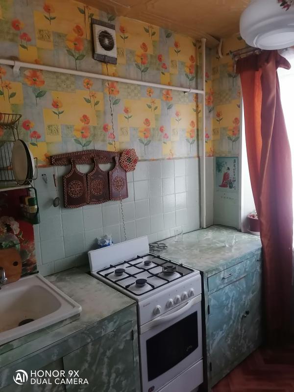 Сдаётся 3 комнаты в 4-х комнатной квартире ( в одной лежат личные вещи) на длительный срок, порядочн - Орск