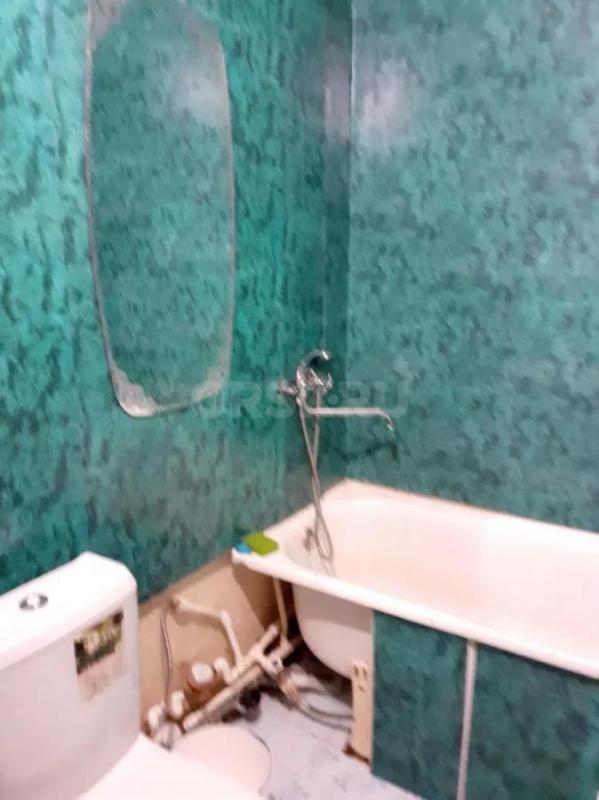 Сдам 1 комнатную квартиру в районе возала, рядом остановка ТЗБ ,Транспортная,с застеклённым балконом - Орск