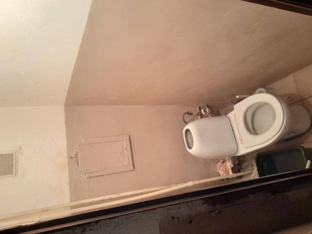 Продаются 4 комнаты в 6 комнатной квартире. - Новотроицк