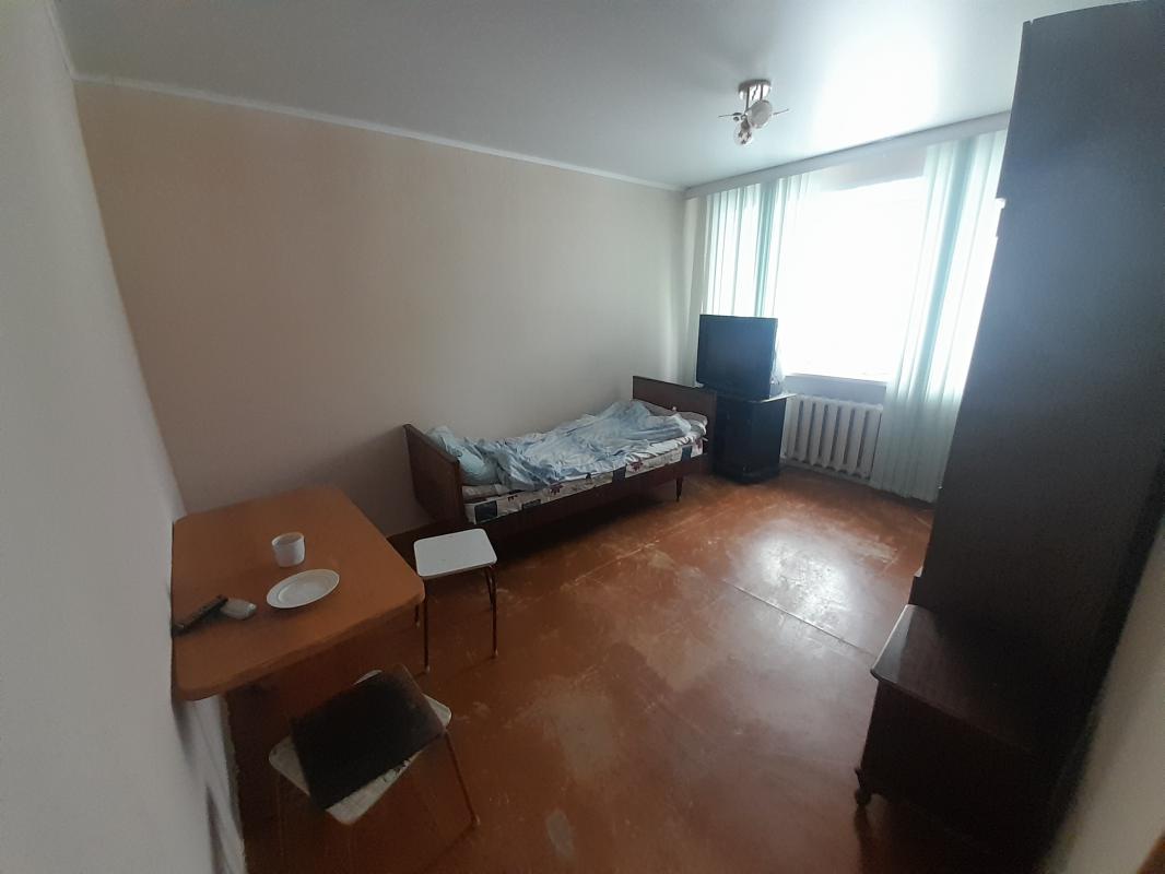 Продаются 4 комнаты в 6 комнатной квартире. - Новотроицк