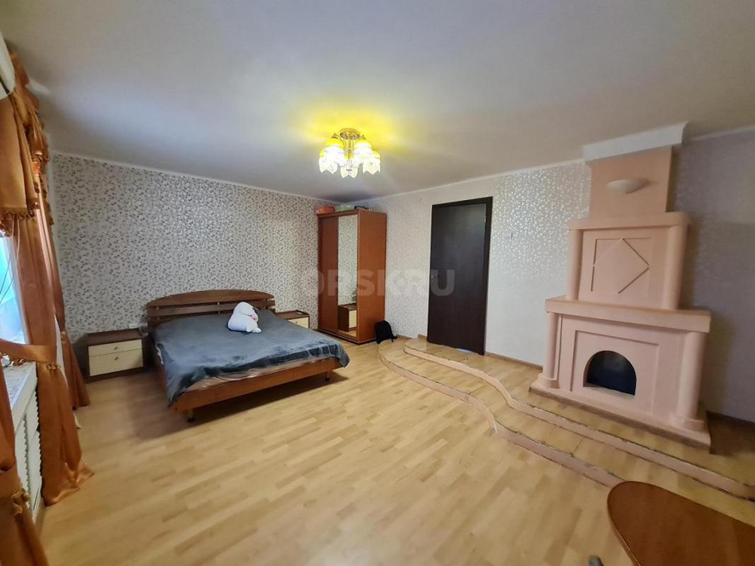 Продам просторный 2-х этажный жилой дом в прекрасном экологически чистом районе города по адресу: ул - Орск