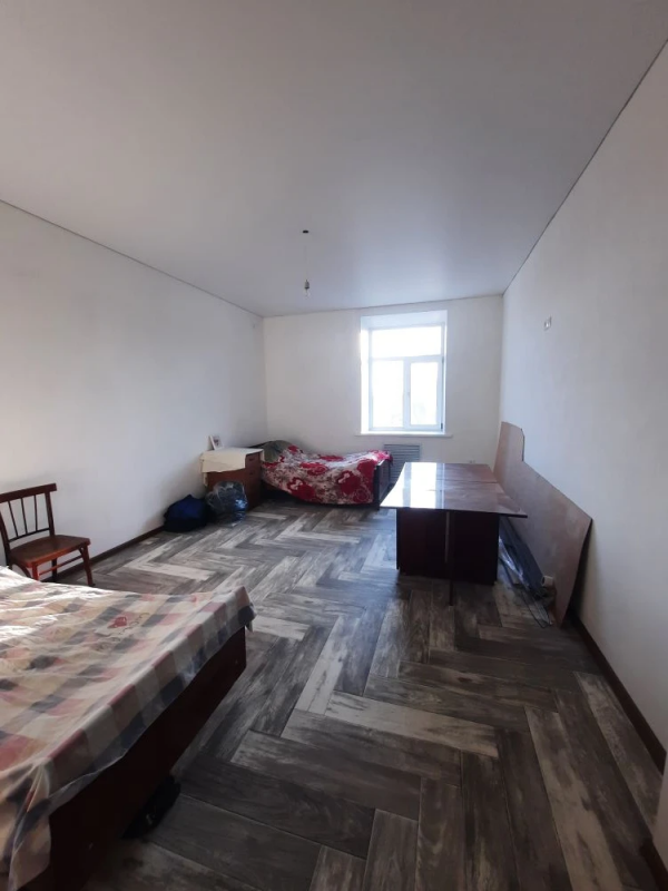 Продам просторную квартиру в сталинском доме на 3 этаже, площадью 86 м2 по адресу: г. - Новотроицк