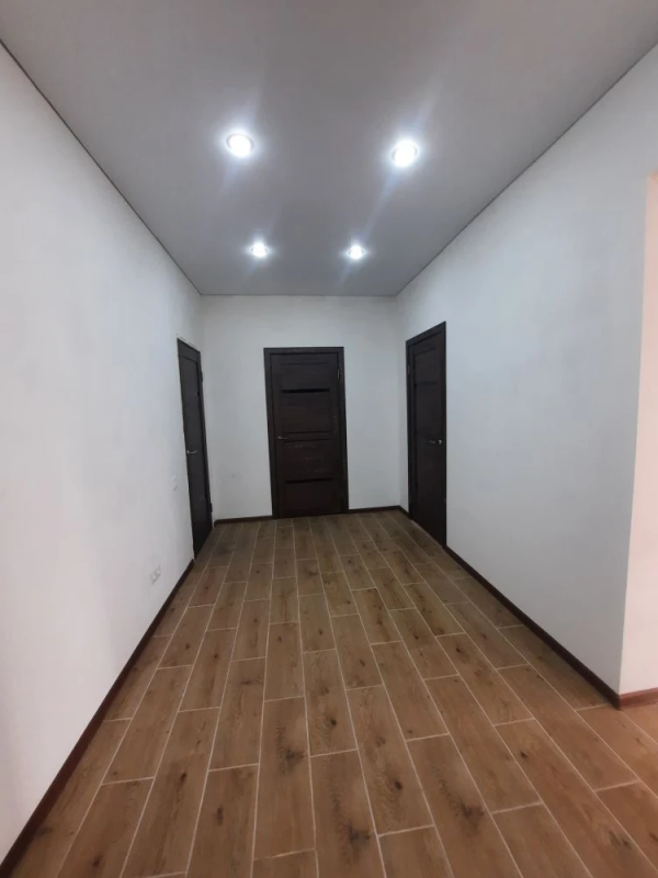 Продам просторную квартиру в сталинском доме на 3 этаже, площадью 86 м2 по адресу: г. - Новотроицк