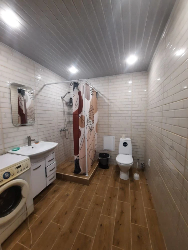 Продам просторную квартиру в сталинском доме на 3 этаже, площадью 86 м2 по адресу: г. - Новотроицк