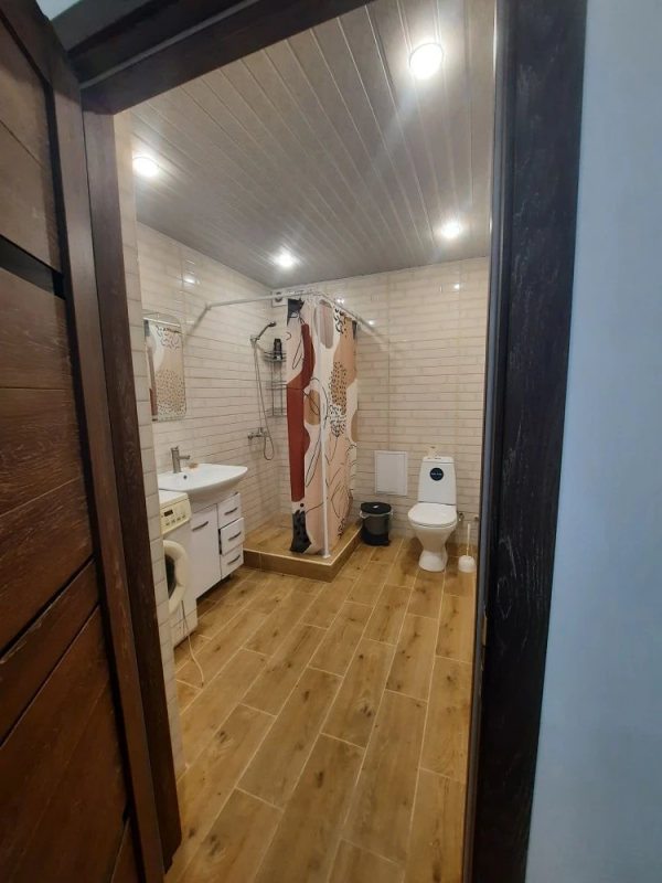 Продам просторную квартиру в сталинском доме на 3 этаже, площадью 86 м2 по адресу: г. - Новотроицк