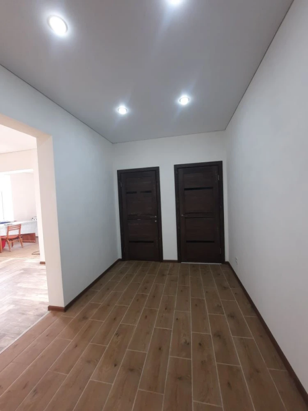 Продам просторную квартиру в сталинском доме на 3 этаже, площадью 86 м2 по адресу: г. - Новотроицк