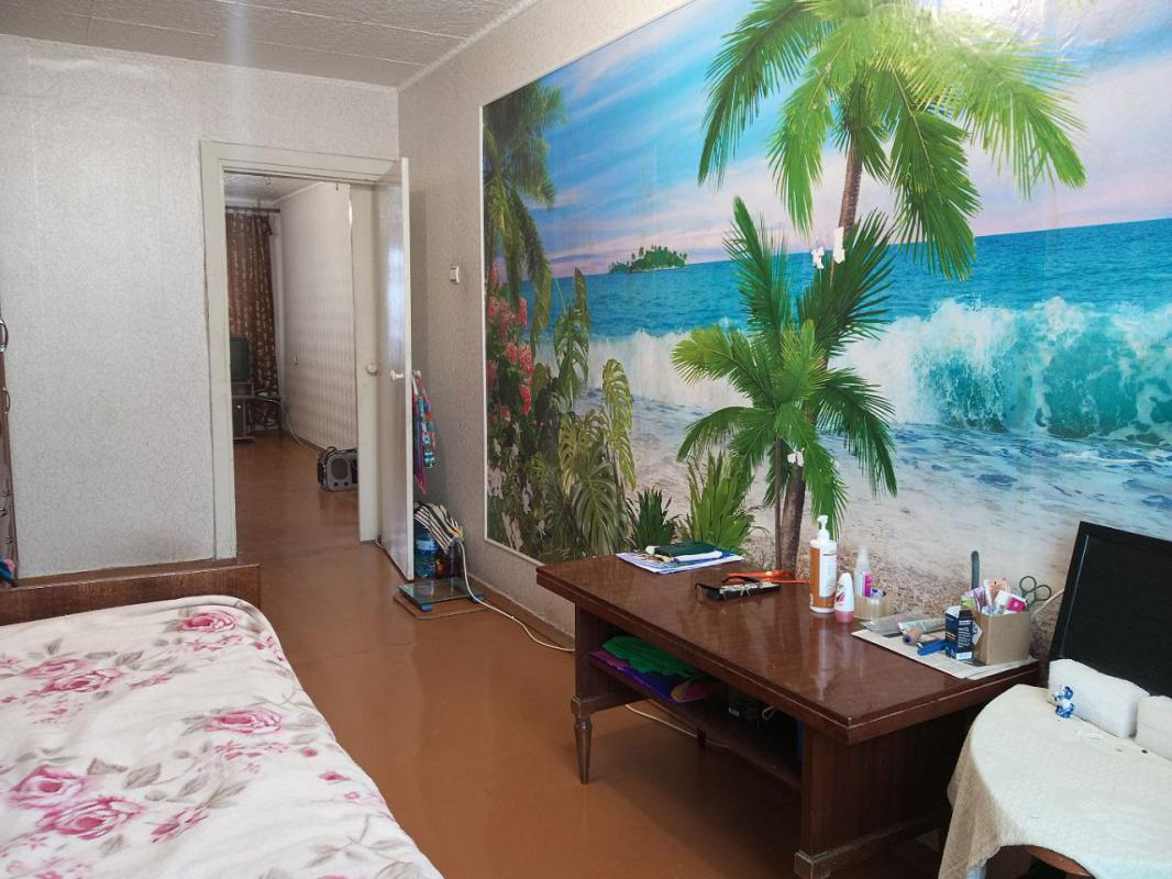 Продается двухкомнатная квартира по адресу г. - Новотроицк