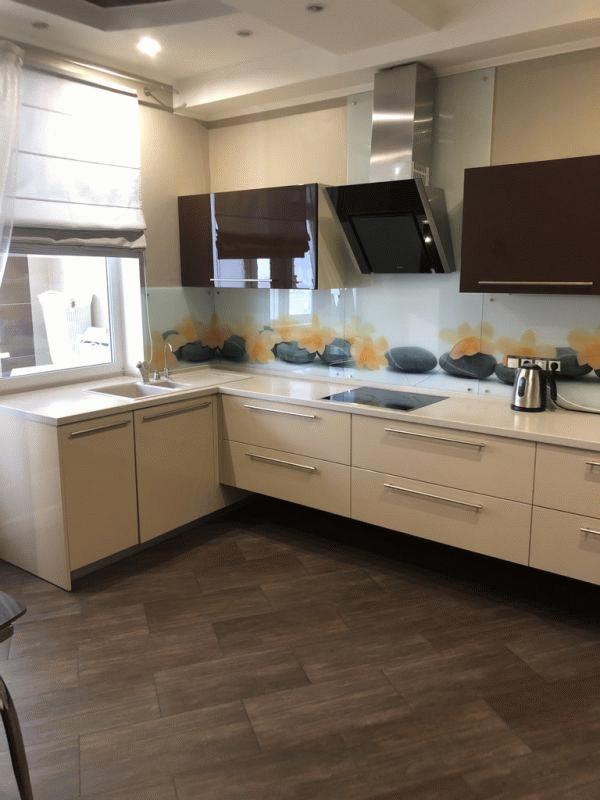 Просторная квартира на длительный срок с техникой и мебелью. - Орск