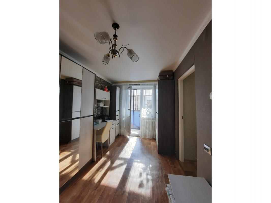 Отличный вариант уютной двухкомнатной квартиры на втором этаже девятиэтажного дома Ленина 130 г. - Новотроицк