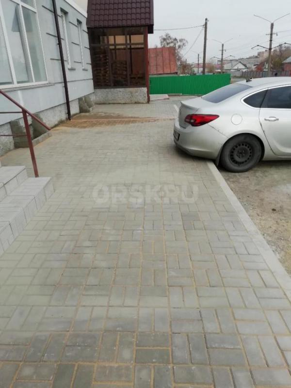 Сдаются площади от 18-130м² , на первом этаже, есть цольный этаж , высота потолков 4м. , под пункт в - Орск