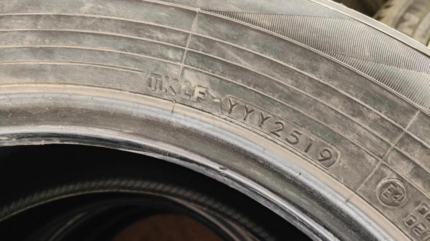 Шины летние Yokohama BluEarth AE50 215/65 R17. - Орск