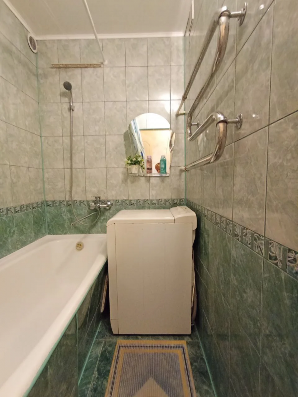 Продается 2-комнатная квартира с раздельными ходами по адресу: г. - Новотроицк