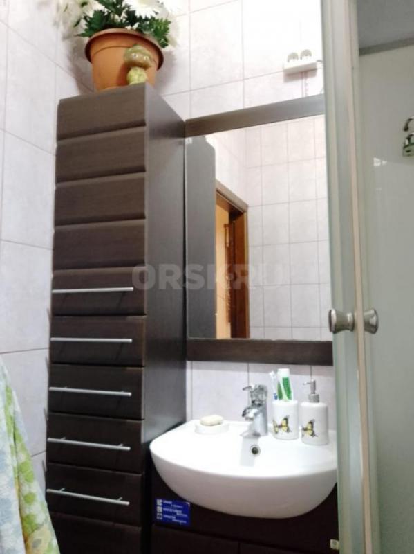 Продается 3-х комнатная квартира (старого типа) расположенная по адресу: г. - Орск