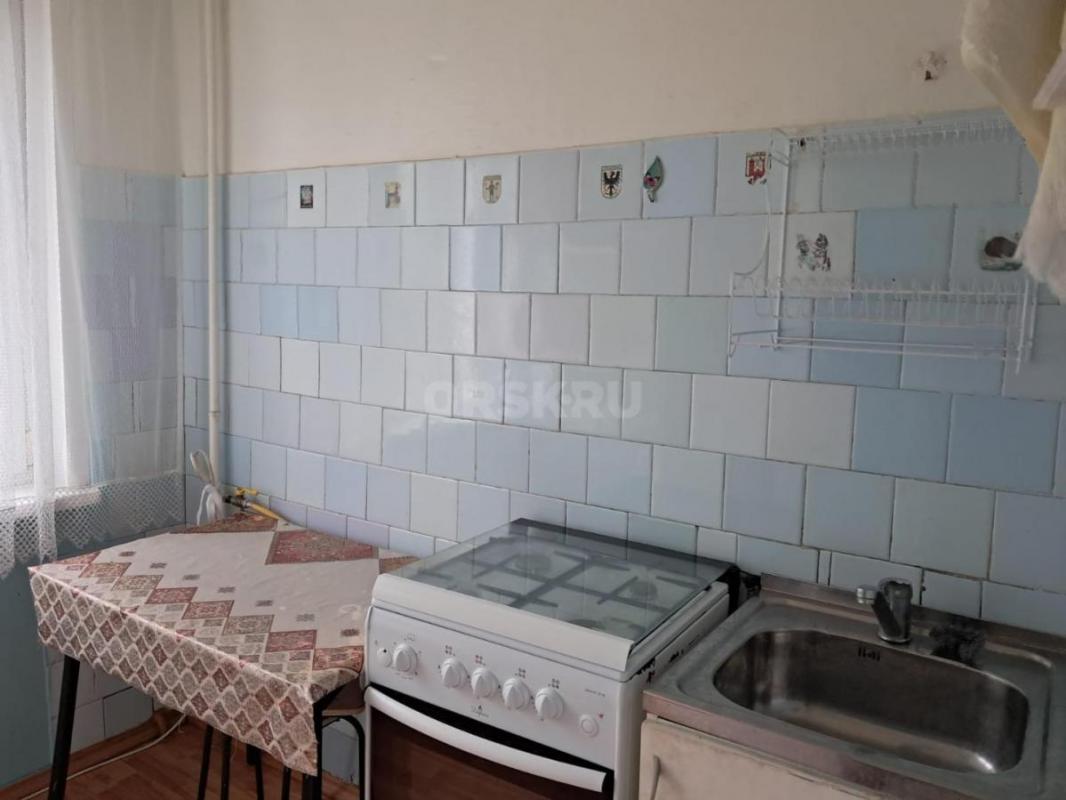 Продам двухкомнатную квартиру на втором этаже по улице Добровольского,10в (ост. - Орск