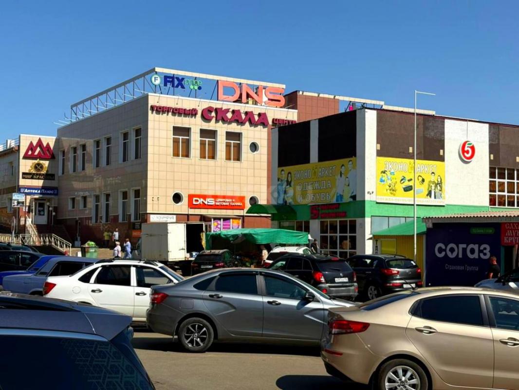 Сдается помещение в деловом центре г Медногорска - ТЦ Скала. 1 линия, удобная зона разгрузки погрузк - Медногорск