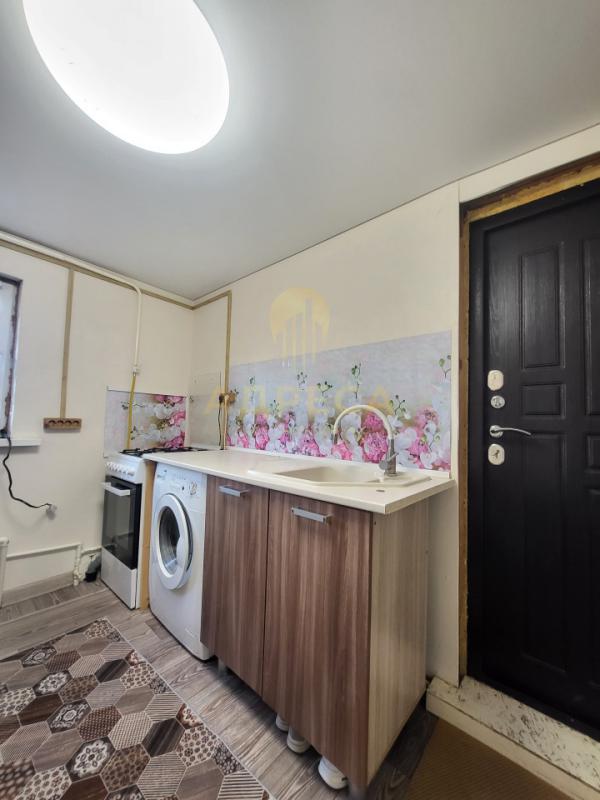 Продается 3 комнатная квартира в самом центре города, на 2 этаже 2-х этажного бревенчатого дома! - Оренбург