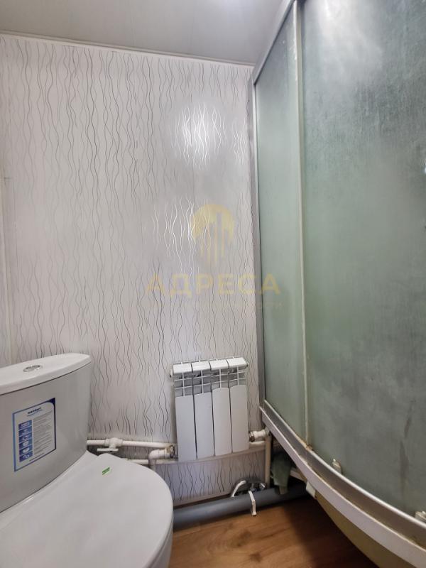 Продается 3 комнатная квартира в самом центре города, на 2 этаже 2-х этажного бревенчатого дома! - Оренбург