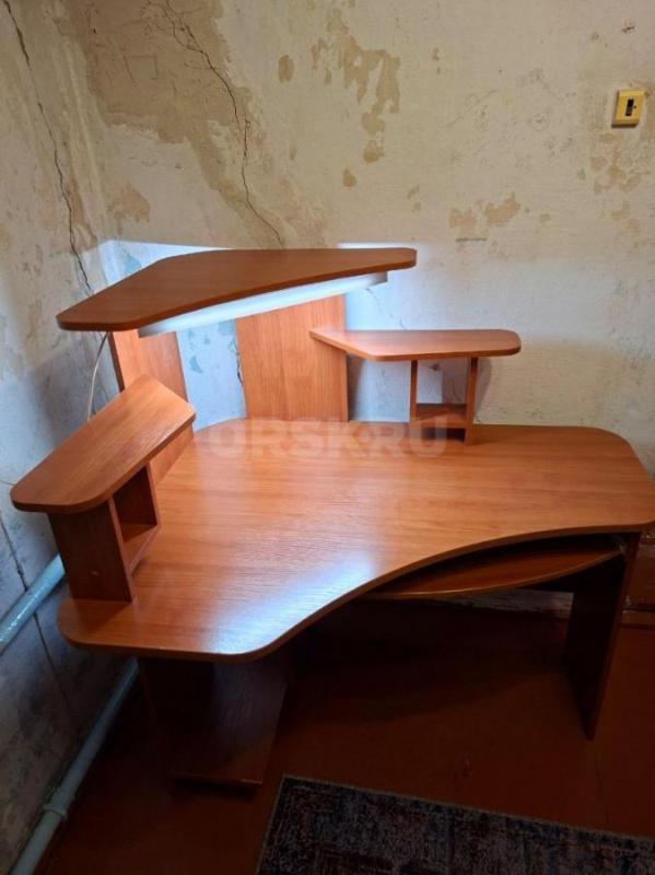 Продам стол компьютерный с подсветкой, в хорошем состоянии. - Орск