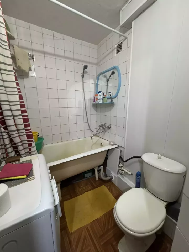 Отличное предложение, 2- комнатная квартира, (переделанная в 3-х комнатную, в каждой комнате есть ок - Новотроицк