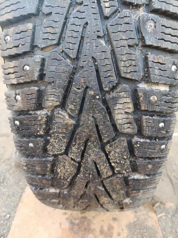 Продам резину в сборе.3 колеса в хорошем состоянии,одно с камерой есть грыжа. 215/65/16. - Орск