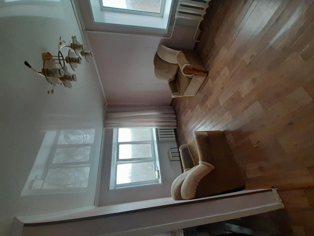 Продам 1-комнатную квартиру 30,2 м² на 4 этаже 5-этажного кирпичного дома (1967 г.) по адресу: г. - Гай