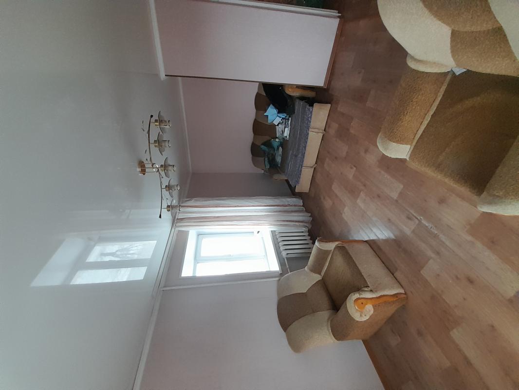 Продам 1-комнатную квартиру 30,2 м² на 4 этаже 5-этажного кирпичного дома (1967 г.) по адресу: г. - Гай