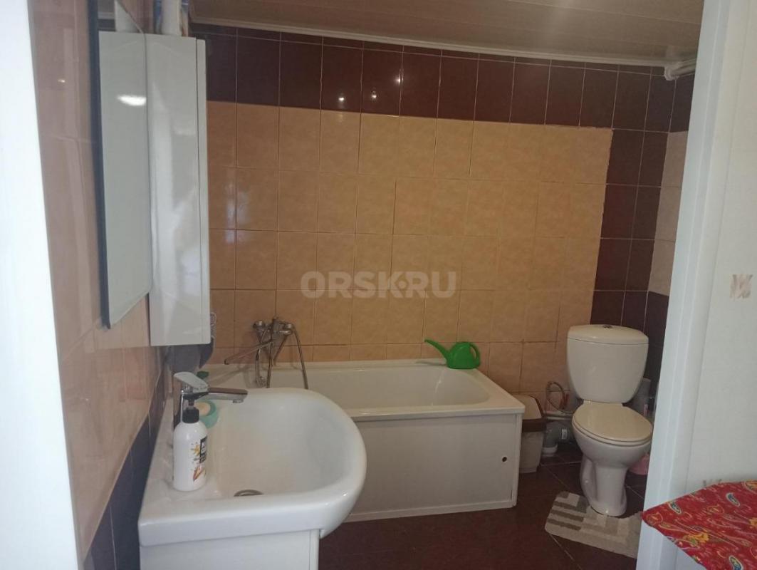 Описание
Продается просторный дом в экологически чистом районе города с удобными подъездными путями - Орск