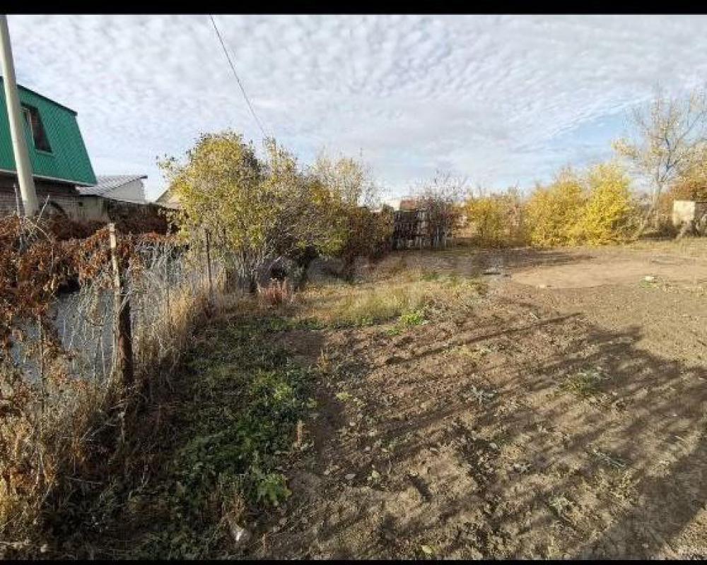 Продается садовый участок, ухоженный, имеются все насаждения, охрана, центр. - Орск