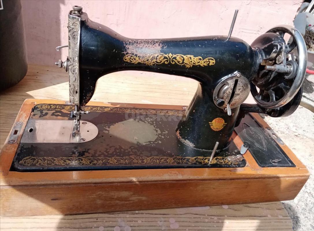 Швейные машины 2 шт, зелёная работает на 5+ шьёт все и кожу и мех. - Орск