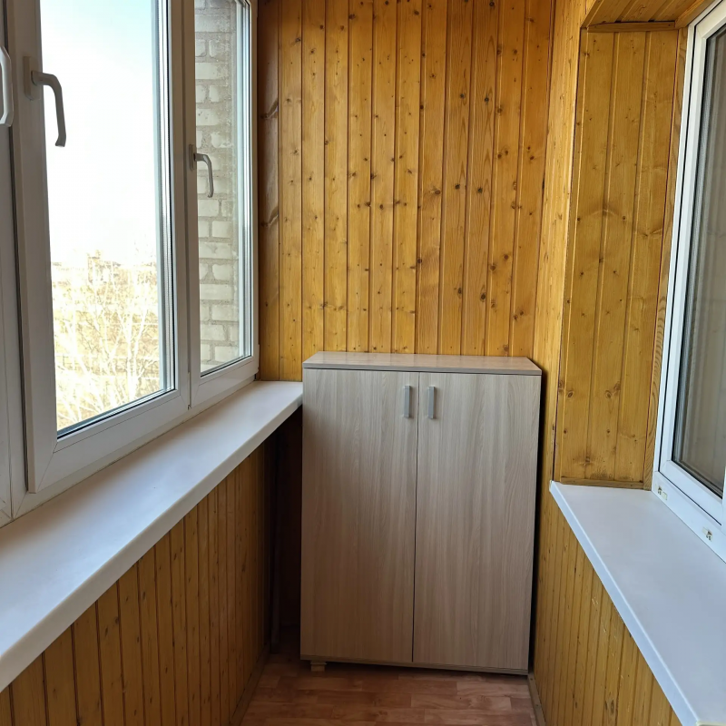 Продам двухкомнатную квартиру улучшенной планировки в кирпичном доме по адресу: ул. - Гай