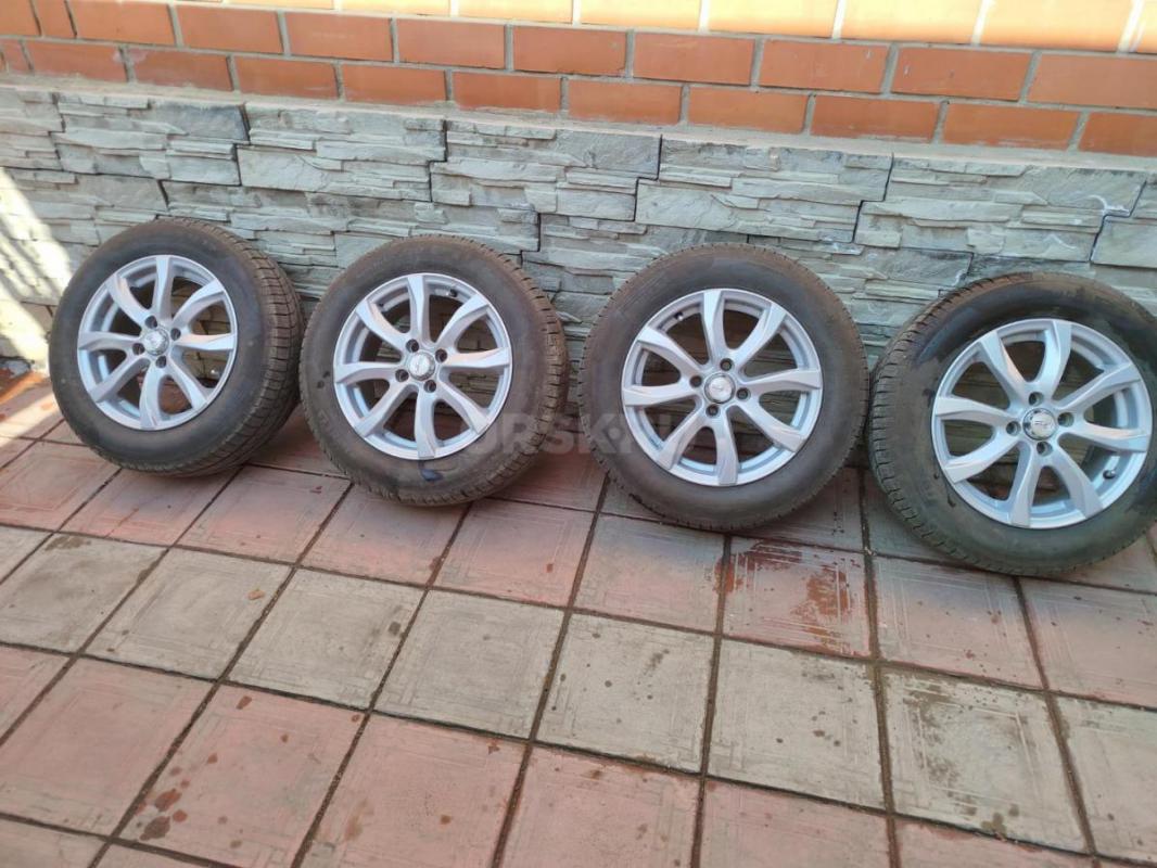 Летние шины Пирелли  185/65/15 на литых  дисках 6/15 ет 50  4*100   Состояние резины и дисков отличн - Орск