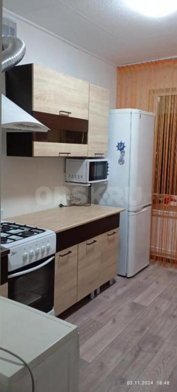 Сдам квартиру 3 комнаты. - Орск