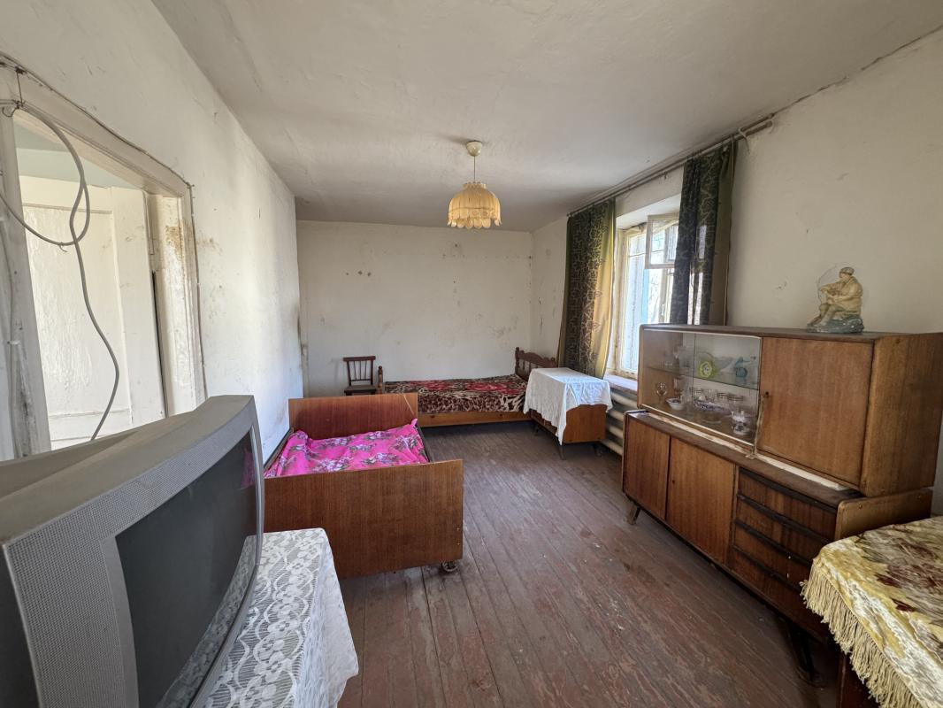 Продается 2-комнатная квартира, расположенная на 2 этаже 3-этажного дома в тихом районе, по адресу Л - Гай