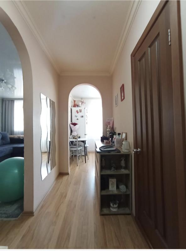 В продаже улучшенная  1-комнатная квартира по адресу:  г. - Новотроицк