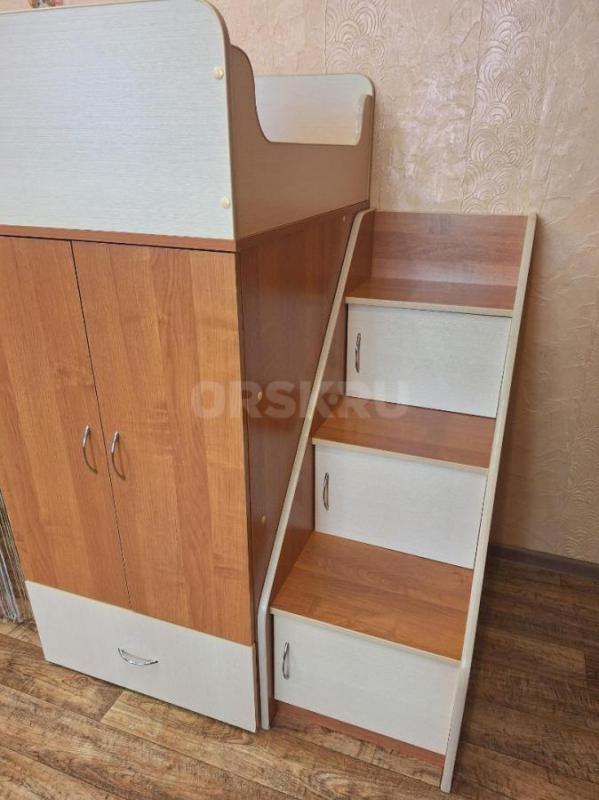 Кровать-чердак в хорошем состоянии
Кровать: 140х185х84 см
Спальное место: 80х180 см
Лестница: 108 - Орск