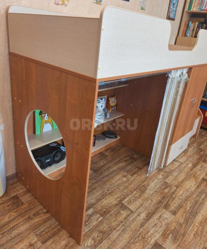 Кровать-чердак в хорошем состоянии
Кровать: 140х185х84 см
Спальное место: 80х180 см
Лестница: 108 - Орск