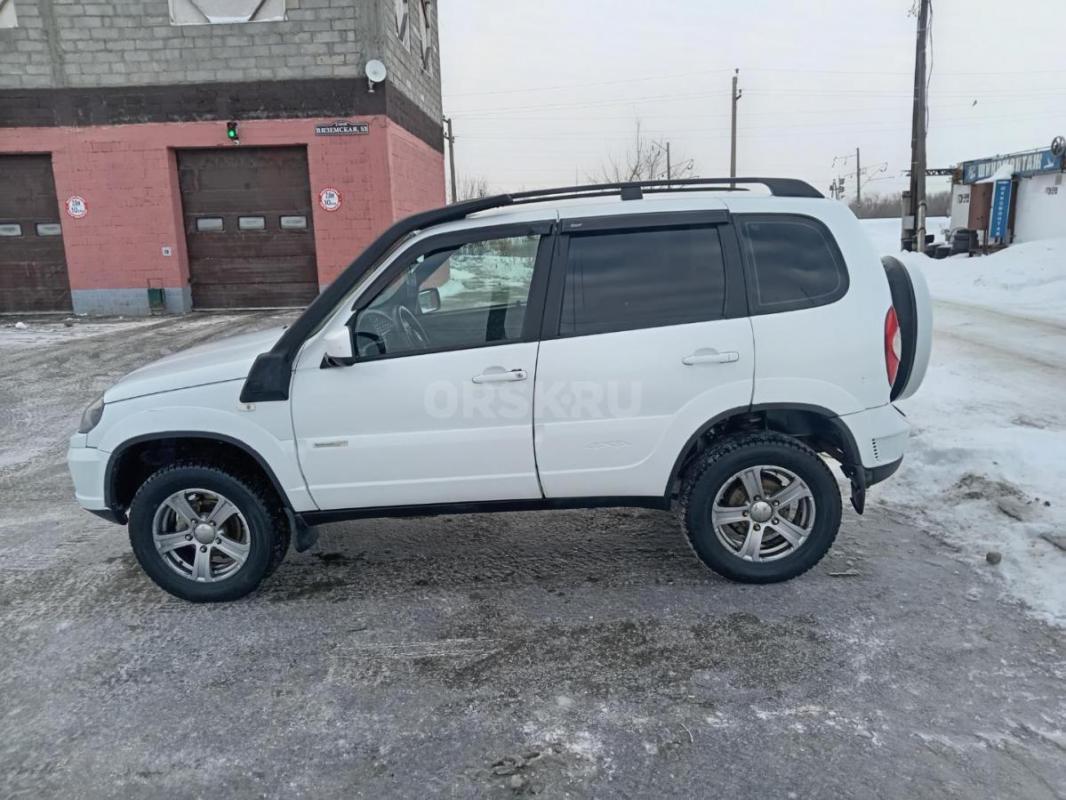 Шевроле нива в хорошем состояние есть рыжики но не гнилая нужен небольшой ремонт ходовки. - Орск