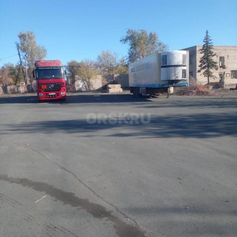 Сдаётся в аренду открытая площадка на первой линии автодороги. - Орск