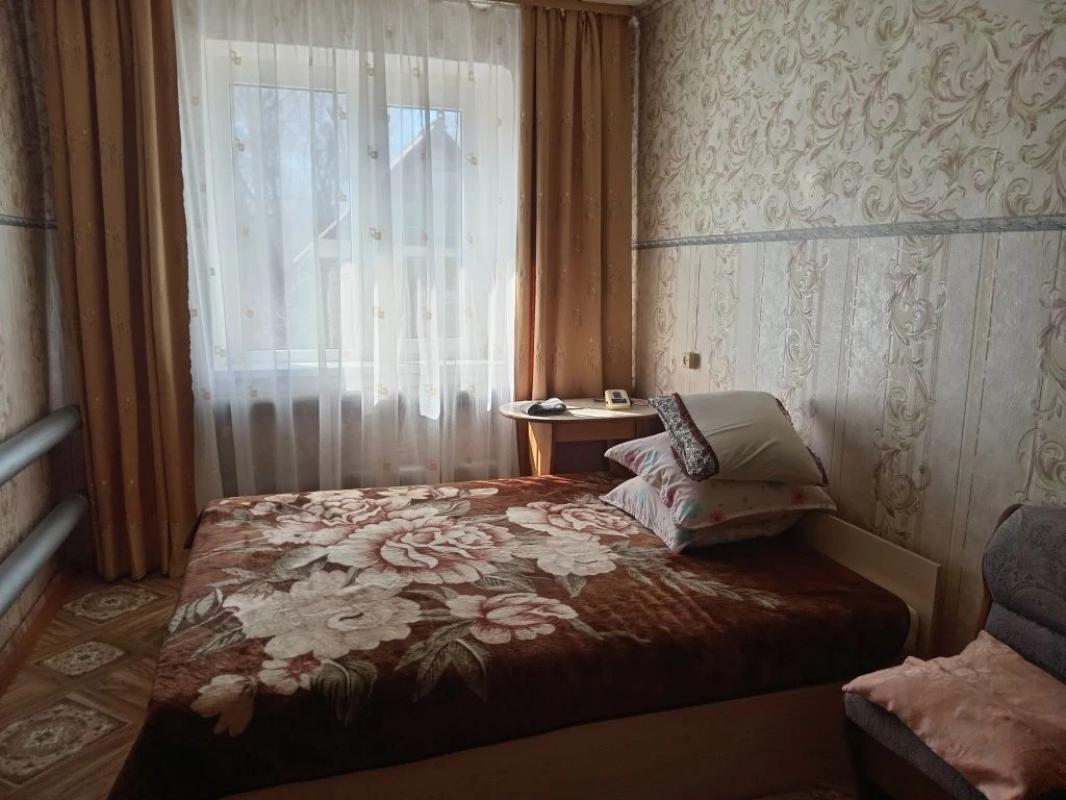 Продается дом на двух хозяев, три комнаты+кухня, комнаты раздельные, веранда. - Гай