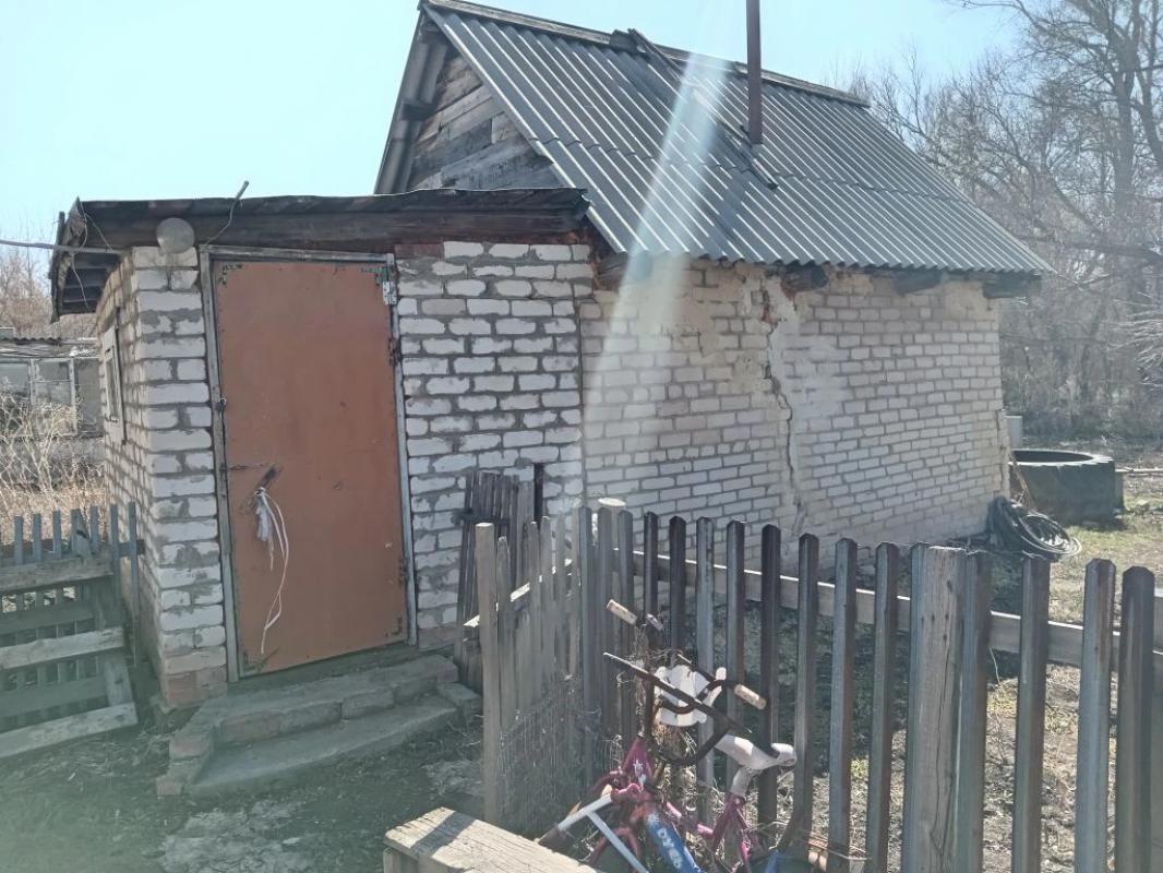 Продается дом на двух хозяев, три комнаты+кухня, комнаты раздельные, веранда. - Гай