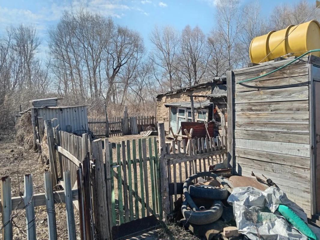 Продается дом на двух хозяев, три комнаты+кухня, комнаты раздельные, веранда. - Гай