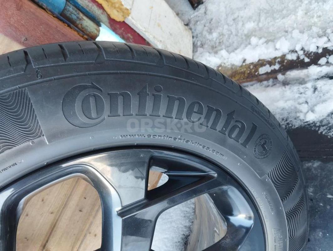 Продам летнюю резину Continental 225/60 R17  в отличном состоянии б/у 2 сезона. - Гай