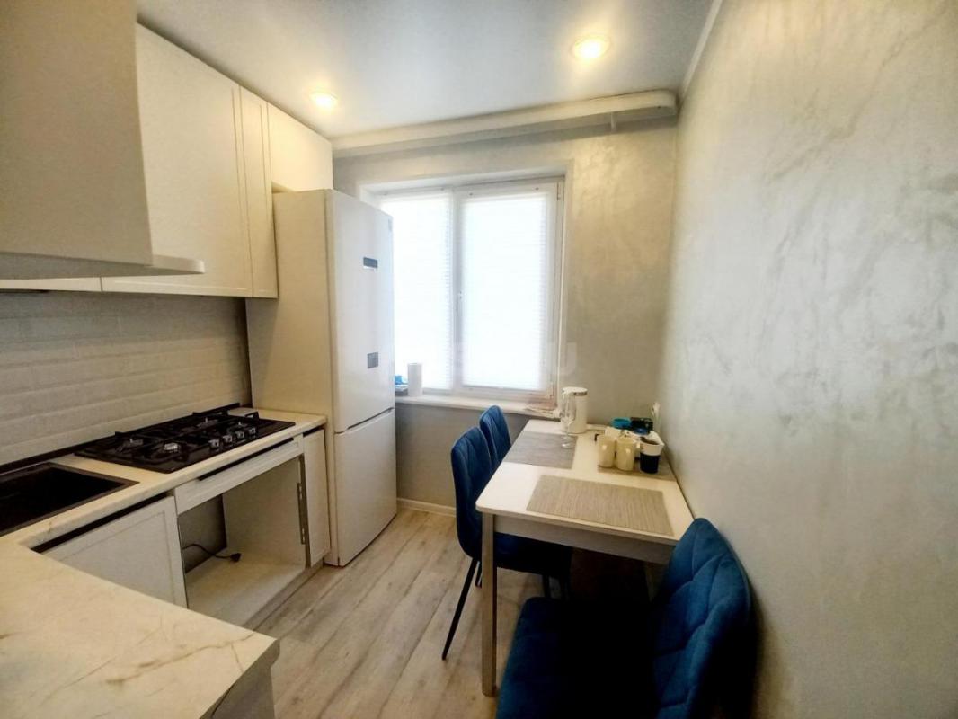 В продаже 3х комнатная квартира, расположенная на 4 этаже 5 этажного панельного дома, по адресу: ул. - Орск