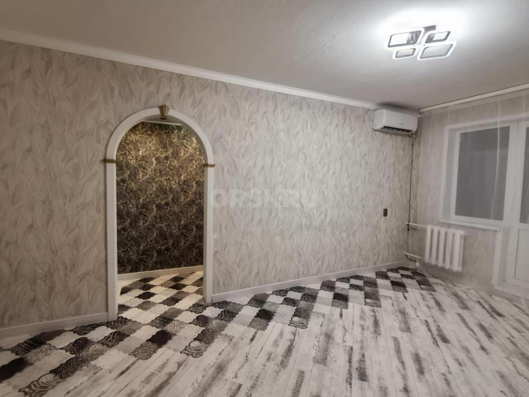 СРОЧНО В ЦЕНТРЕ ГОРОДА
Продается двухкомнатная квартира в пятиэтажном доме на пятом этаже. - Орск