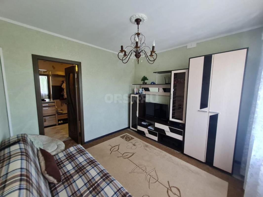 Продается светлая, теплая, уютная и очень просторная 3-комнатная квартира в районе 240 квартала по а - Орск